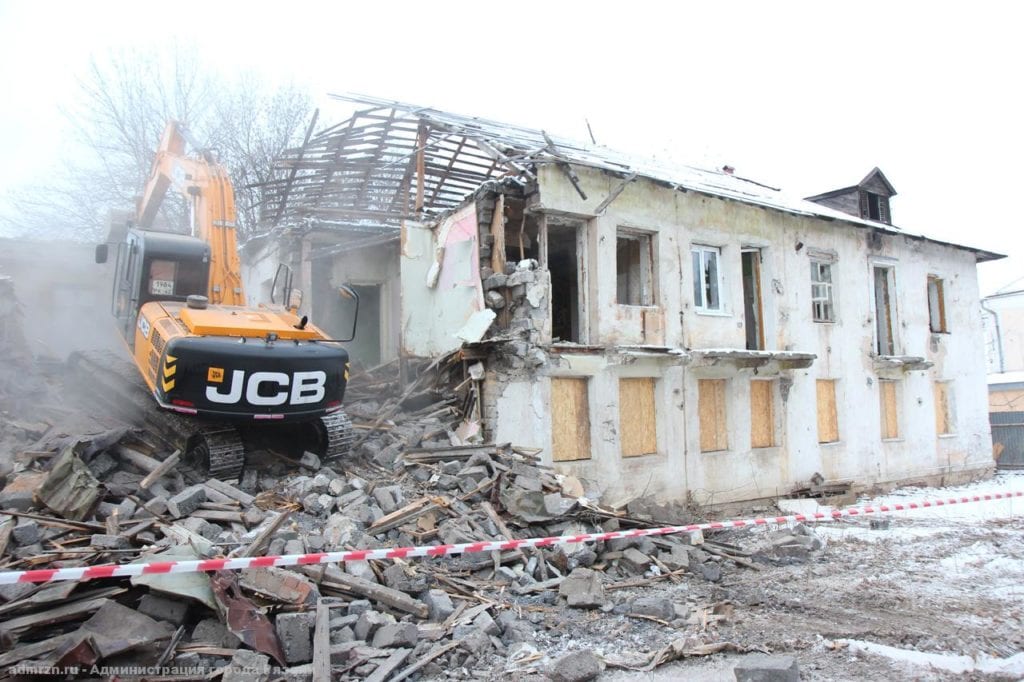 Мэрия опубликовала фоторепортаж сноса аварийного здания на Электрозаводской