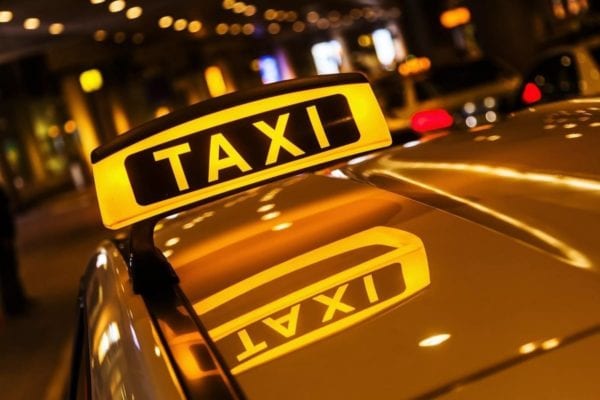 В Санкт-Петербурге таксист изрезал пассажира за замечание