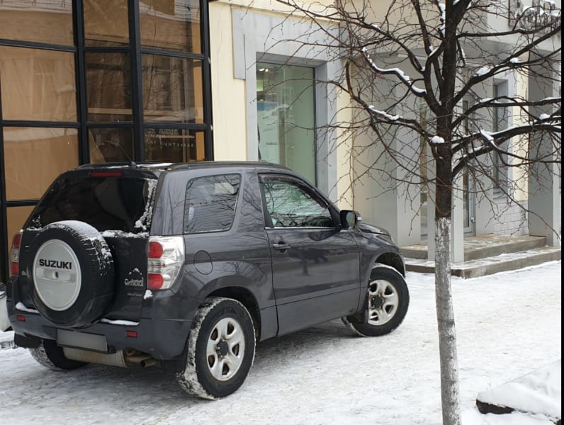 Рязанские полицейские оштрафуют водителей припаркованных на улице Почтовой иномарок