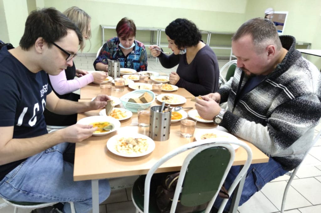 Родители учеников школы №70 в Липецке продегустировали питание от нового оператора