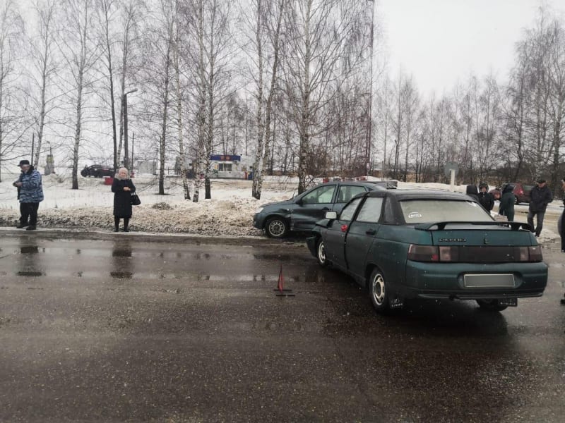 В аварии "Лады Гранты" с "десятой" в Милославском районе пострадал мужчина