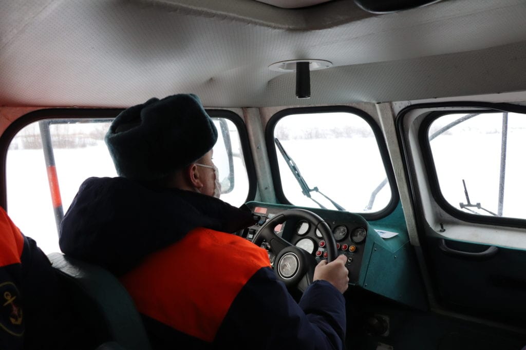 Сотрудники рязанского МЧС считают лед на Оке наиболее опасным для рыбаков