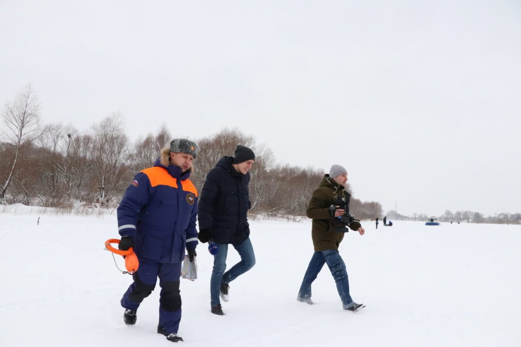 Сотрудники рязанского МЧС считают лед на Оке наиболее опасным для рыбаков