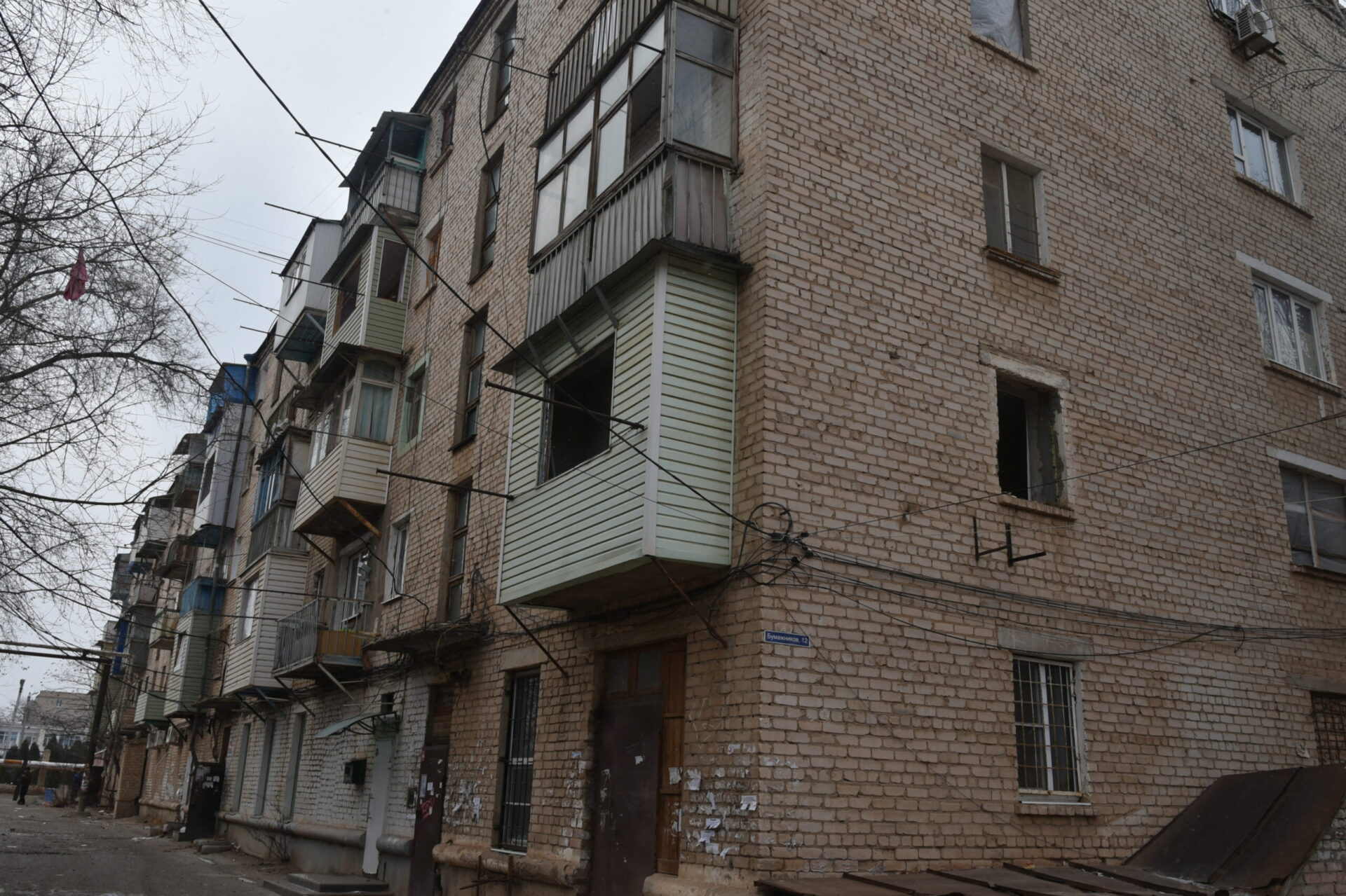 В Астрахани экстренно расселяют пятиэтажку