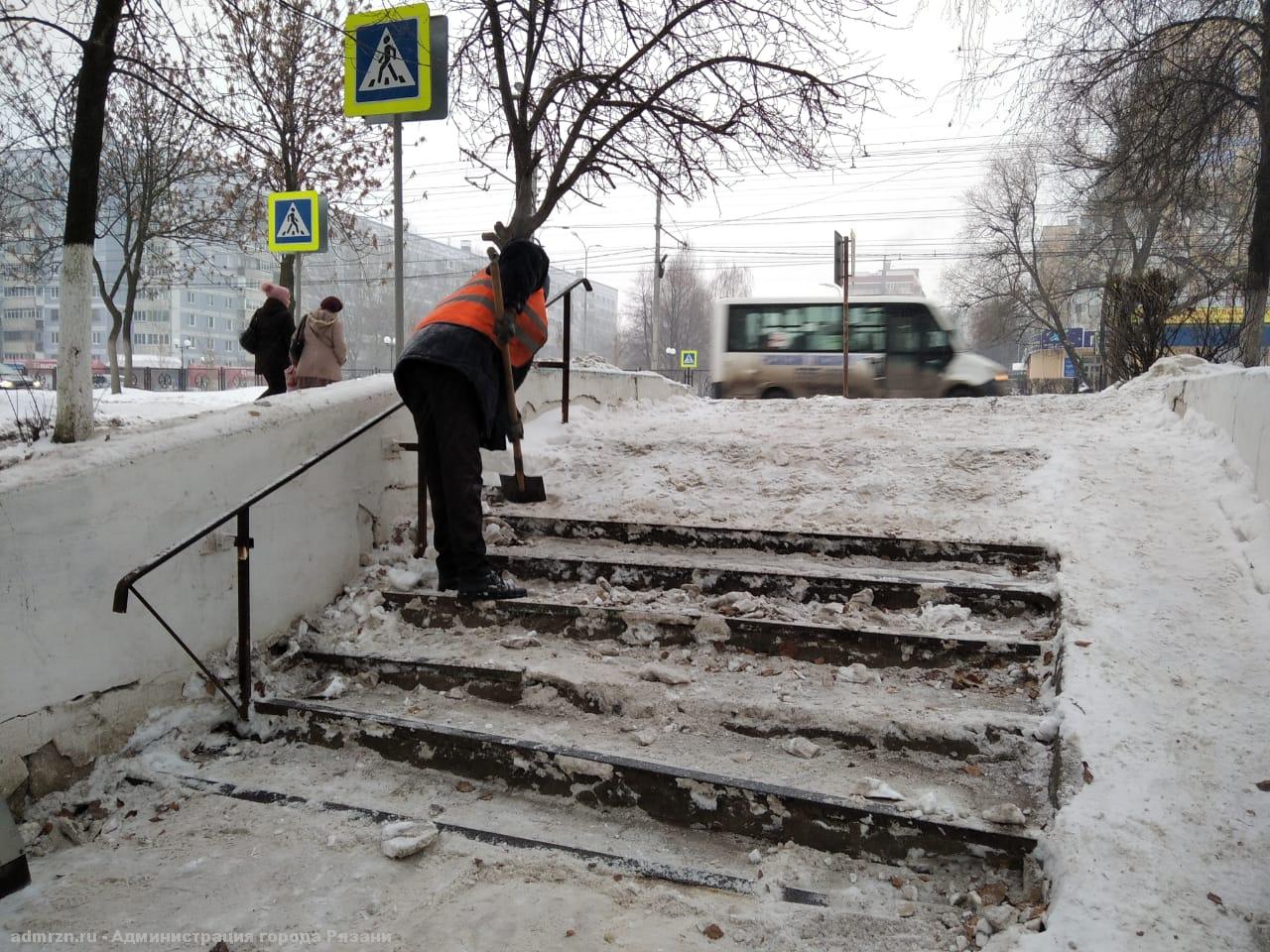 Рязанские улицы от снега убирают более 80 человек и 50 единиц техники
