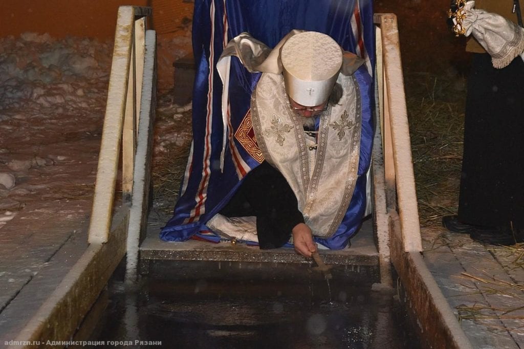 В Крещенские купели на Ореховом озере окунулись более 2 тысяч православных рязанцев