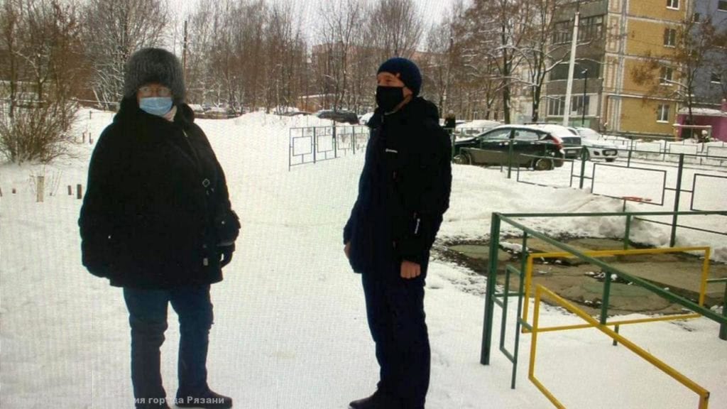 В администрации Рязани рассказали, куда обращаться с замечаниями по уборке двора от снега
