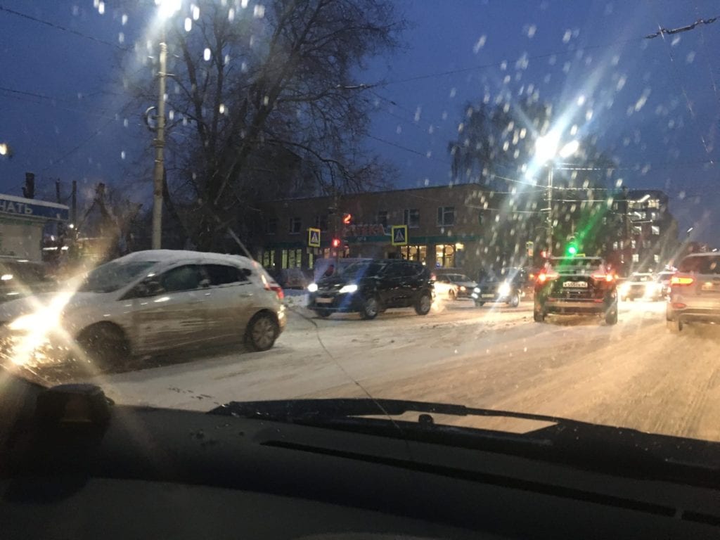 Из-за двух аварий на въезде в Горрощу образовывается пробка