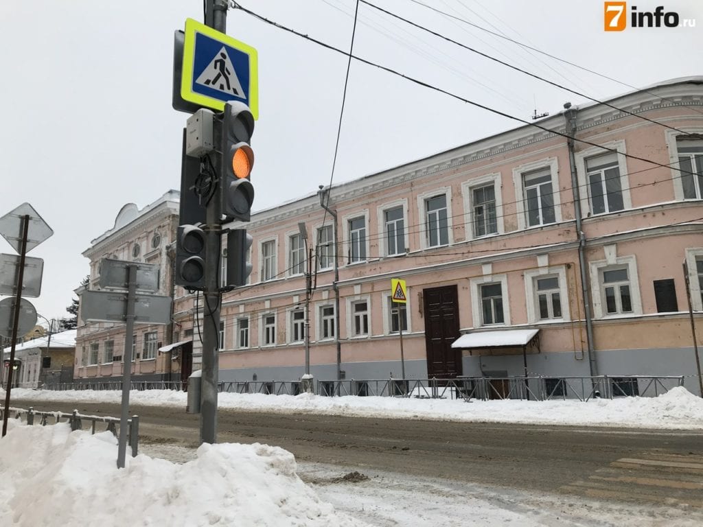 В мэрии Рязани рассказали, когда заработает новый светофор на перекрёстке улиц Ленина и Праволыбедской