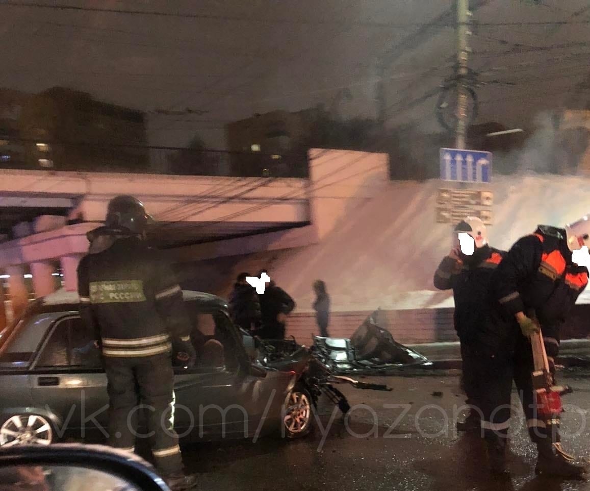 Момент аварии под путепроводом на Московском шоссе в Рязани попал на видео