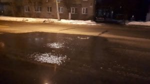 Канализация затопила улицу в центре Рязани