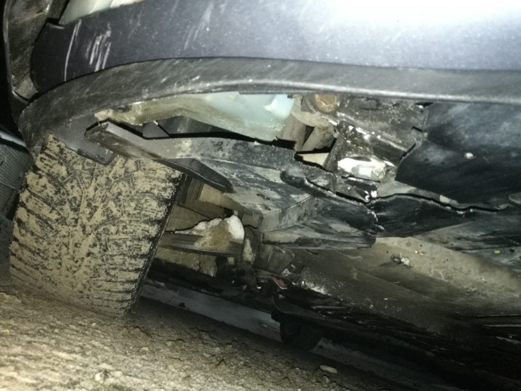 Рязанец повредил машину в Шлаковом из-за ямы, засыпанной щебнем