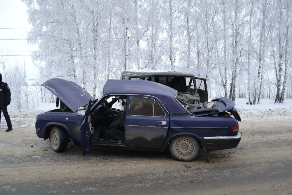 Четыре человека пострадали и один погиб в массовой аварии в Старожиловском районе