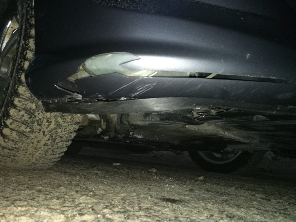 Рязанец повредил машину в Шлаковом из-за ямы, засыпанной щебнем