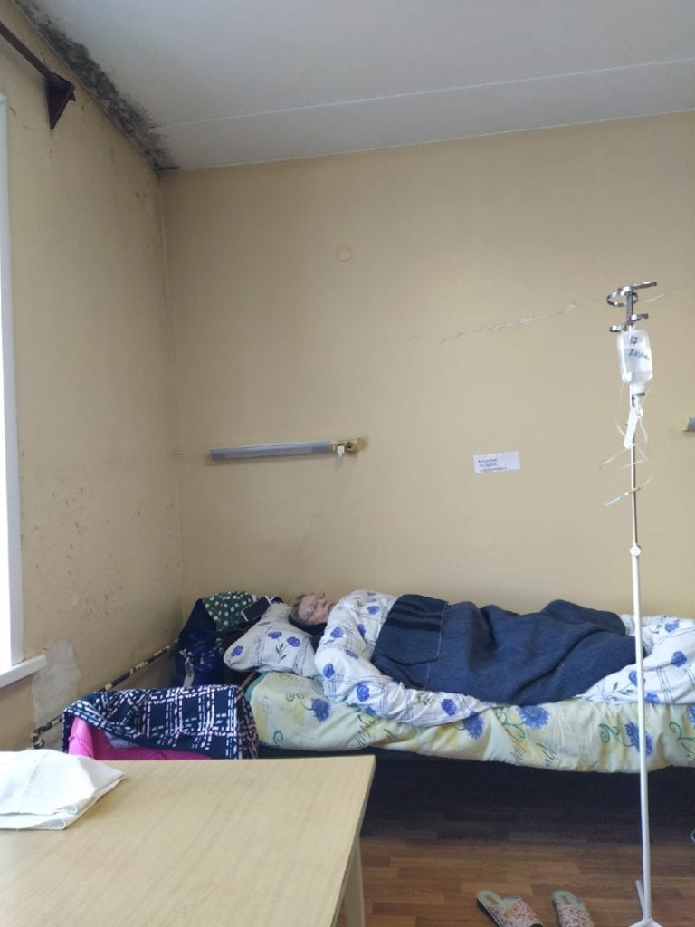 Пациенты архангельской больницы №4 пожаловались депутату Гордумы на холод и плесень в палатах