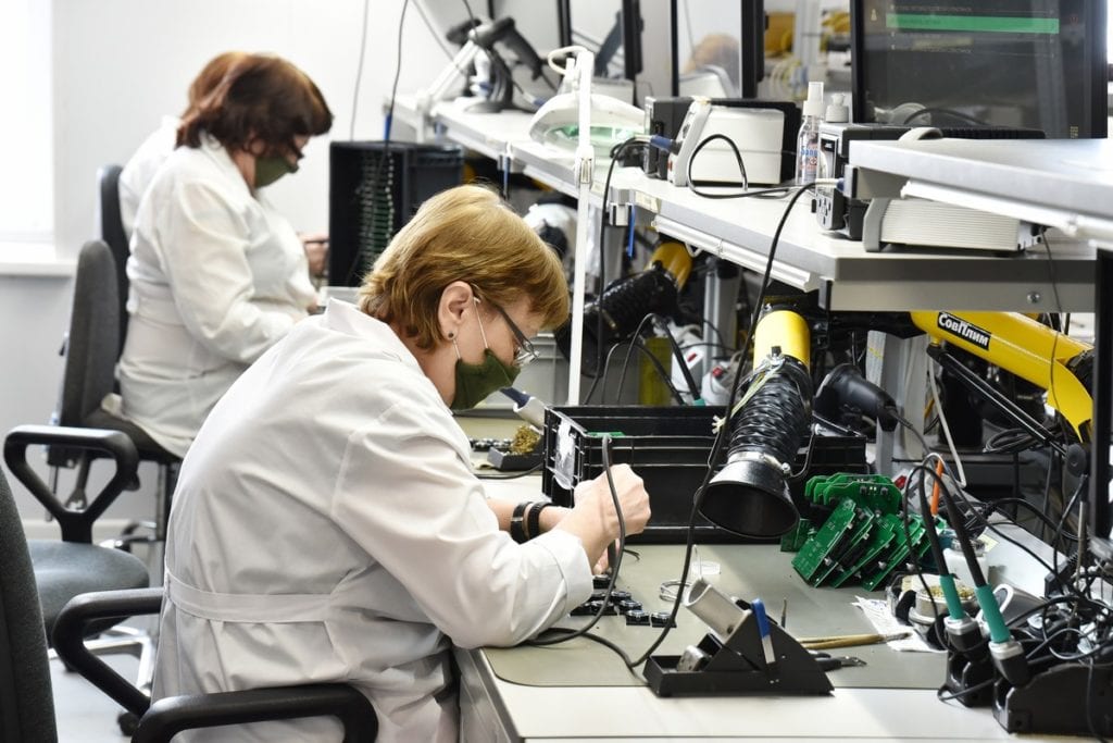 Любимов высоко оценил продукцию рязанского радиозавода
