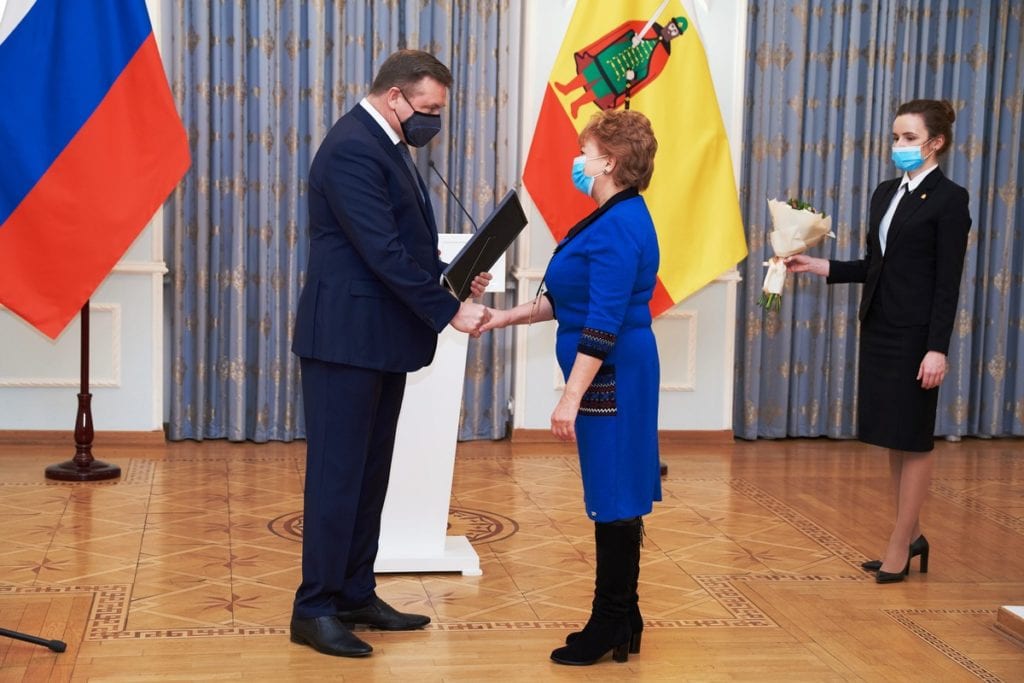 Николай Любимов вручил госнаграды медицинским работникам