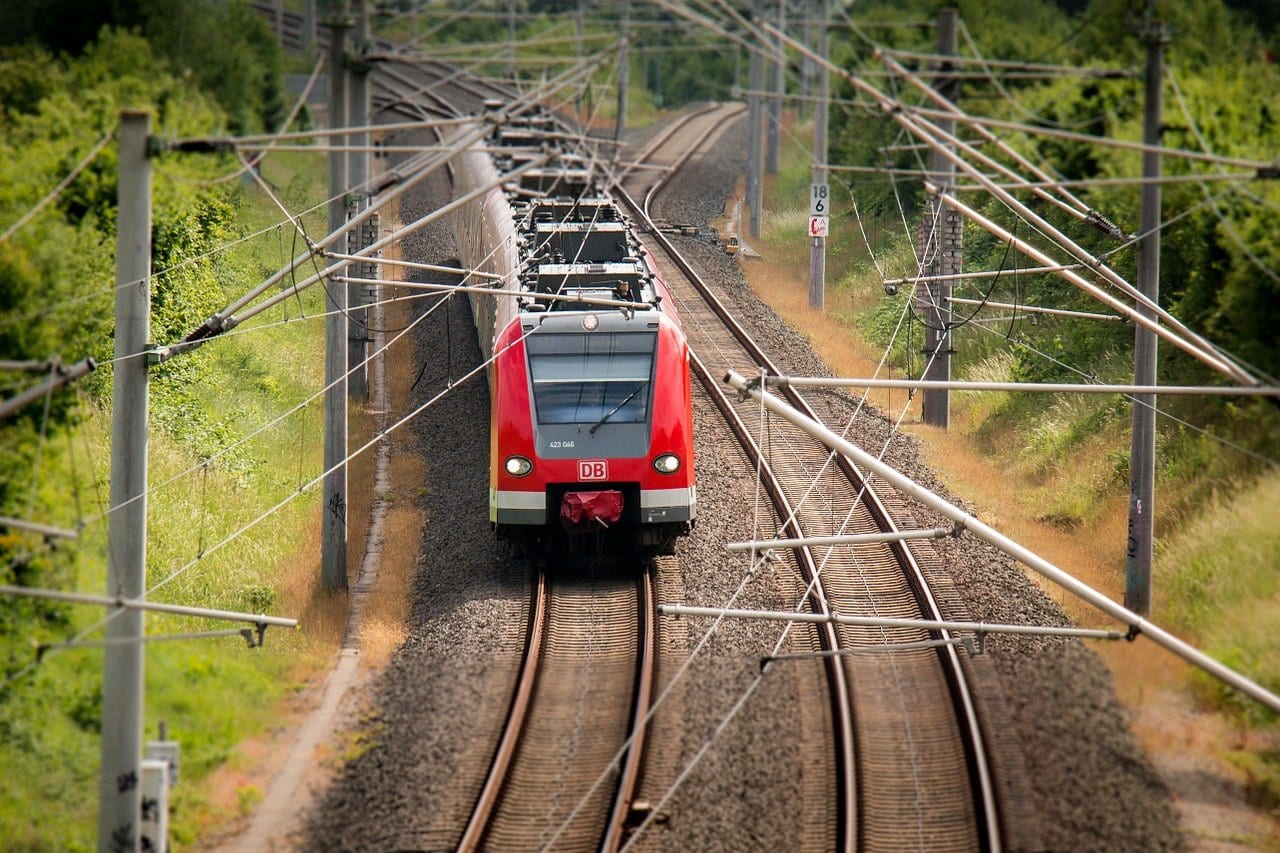 В Липецкой области школьница погибла под колесами поезда