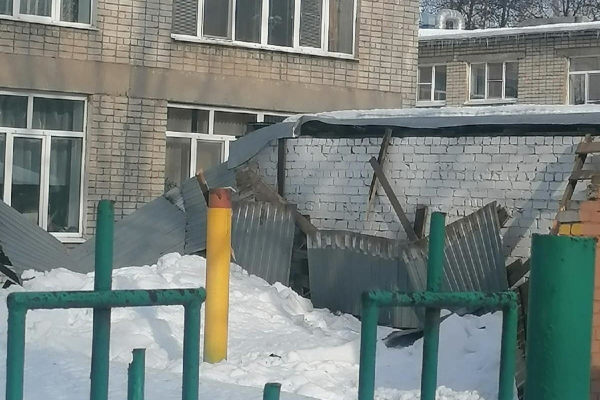 В рязанском детском саду обрушилась крыша веранды