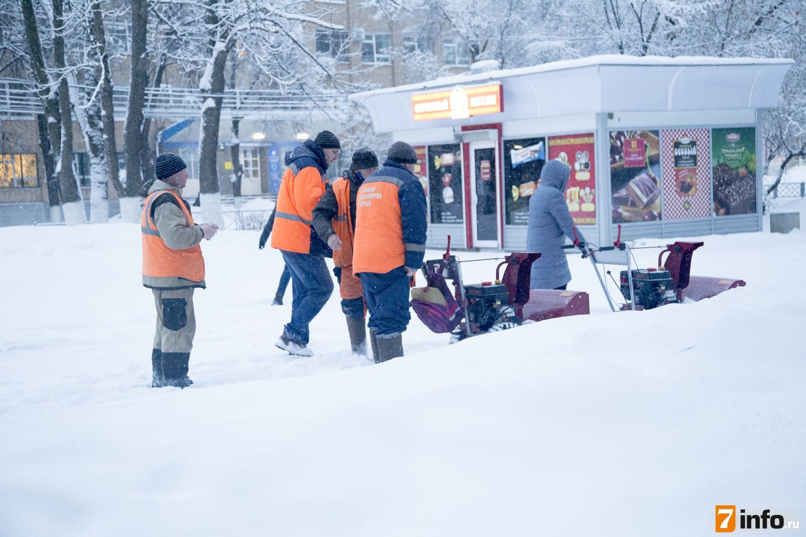 Снег в Рязани убирают круглосуточно – администрация