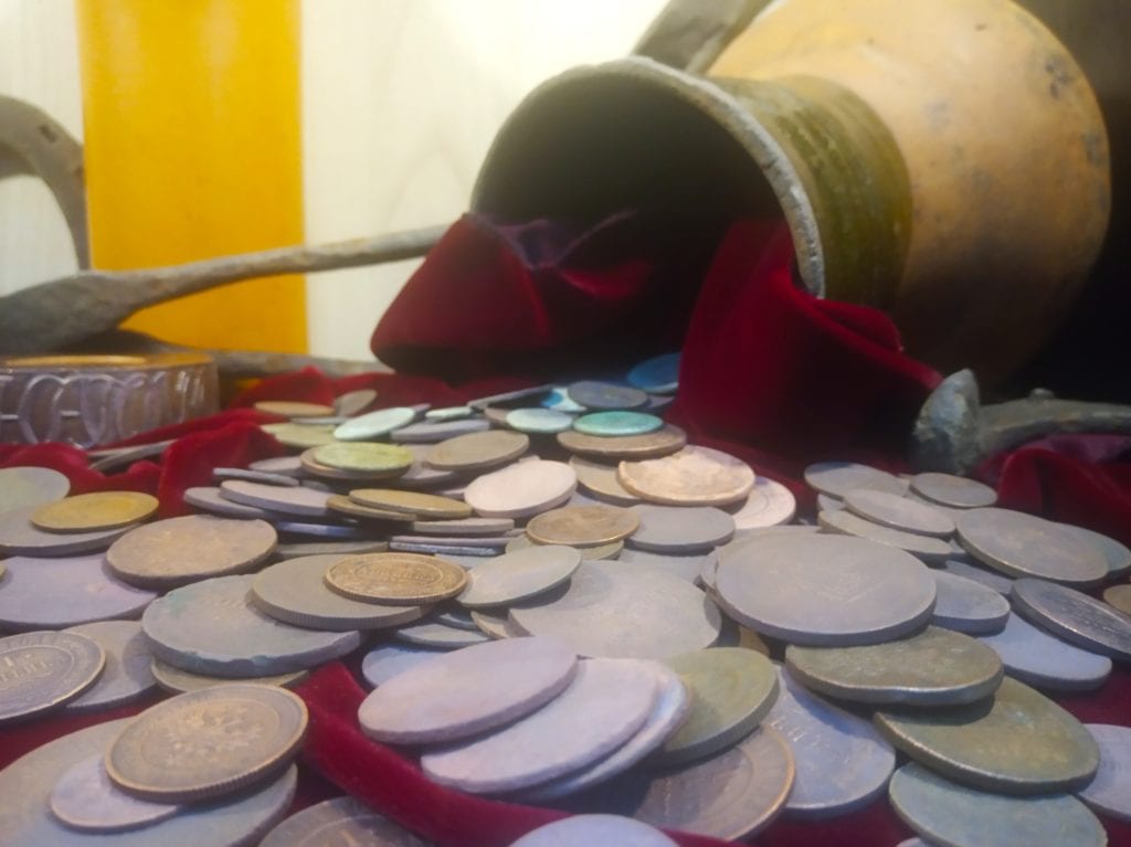 В касимовском музее денег можно отчеканить 100 «мещеряков» и попробовать воду с серебром