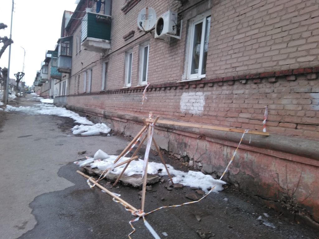 На улице Полетаева в Рязани обрушился балкон
