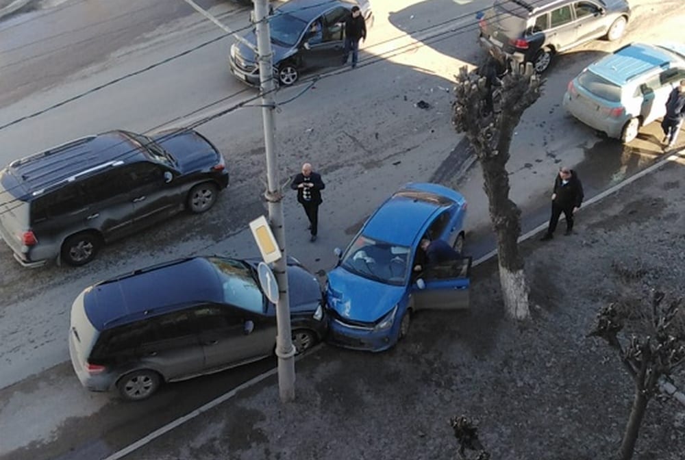 Два человека пострадали в массовом ДТП на улице Циолковского в Рязани
