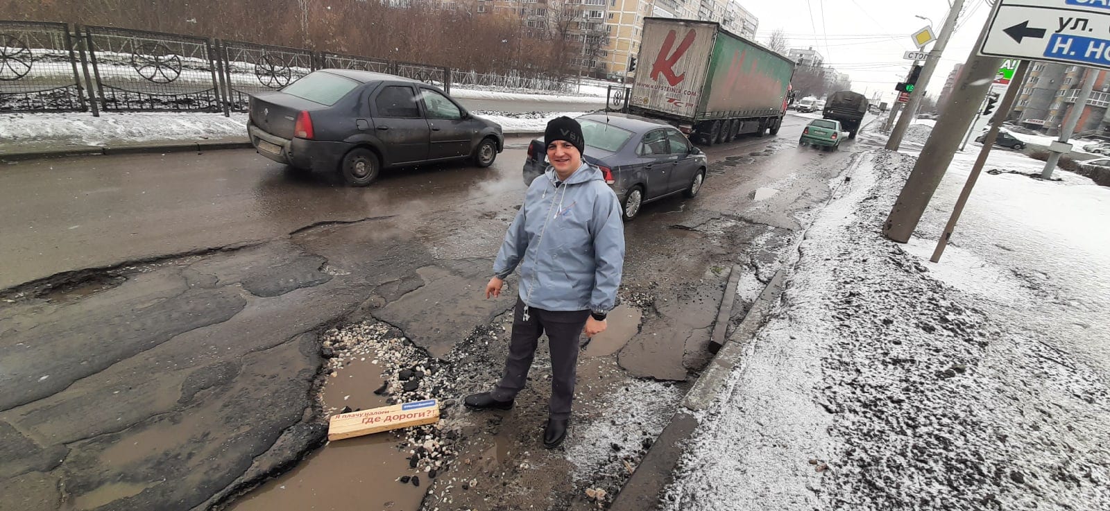 Дороги рязани. Ямы в Рязани. Состояние дорог в Рязани фото. Сточная яма на дороге.