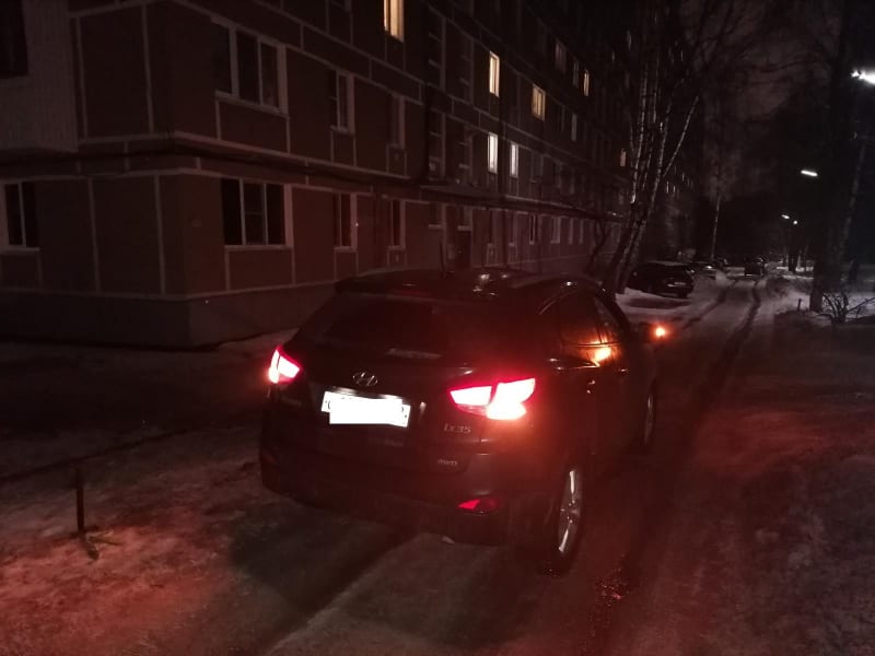 Рязанка на "Hyundai" сбила 59-летнюю женщину при движении задом