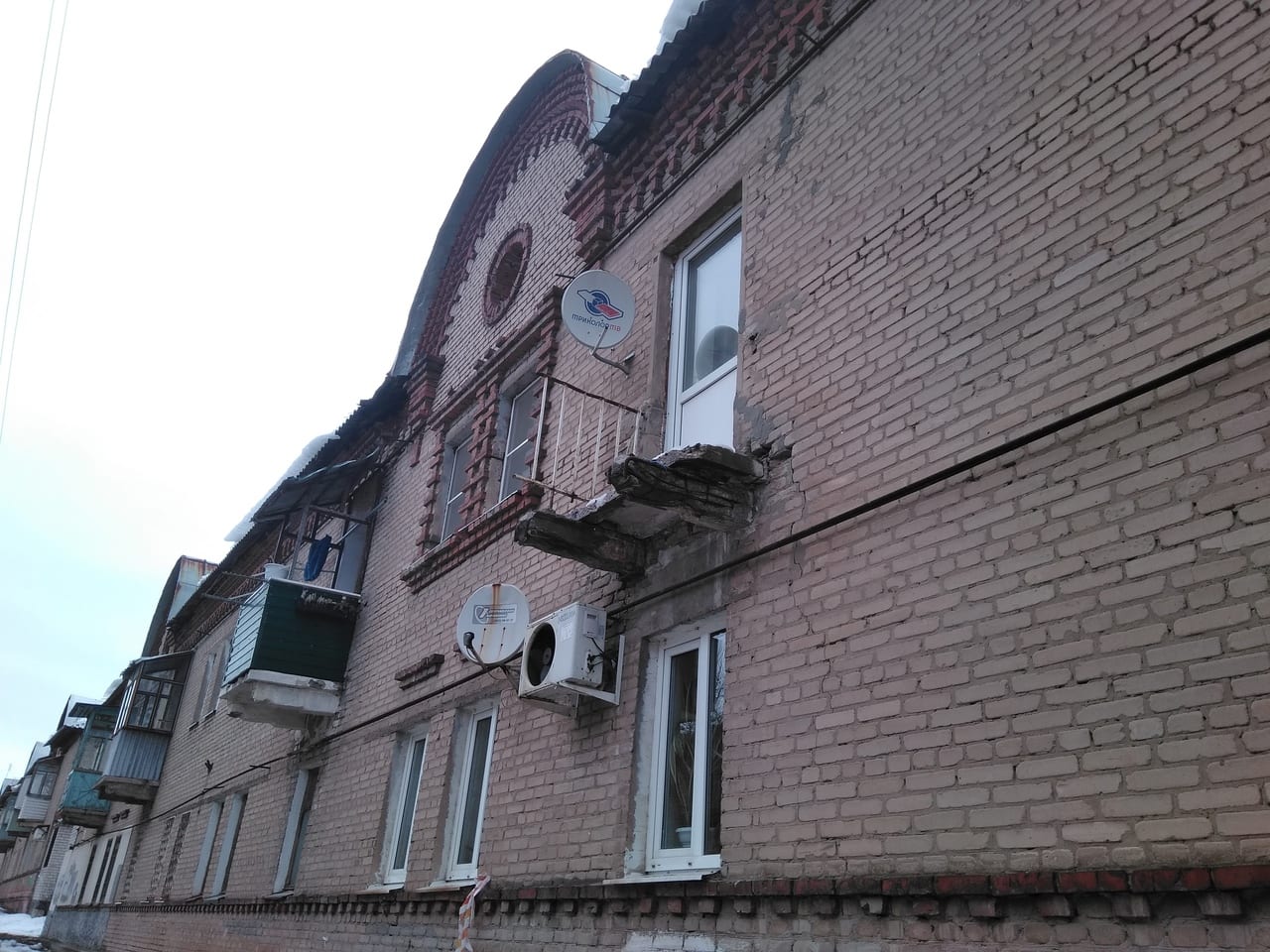На улице Полетаева в Рязани обрушился балкон