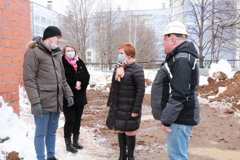 Елена Сорокина проверила ход строительство пристроек к детским садам в Рязани