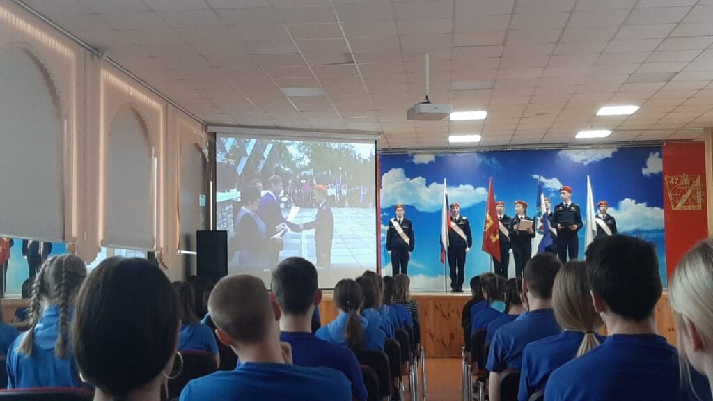 Сотрудники МЧС наградили рязанских школьников