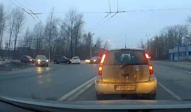 Авария у поста ДПС в Рязани попала на видео