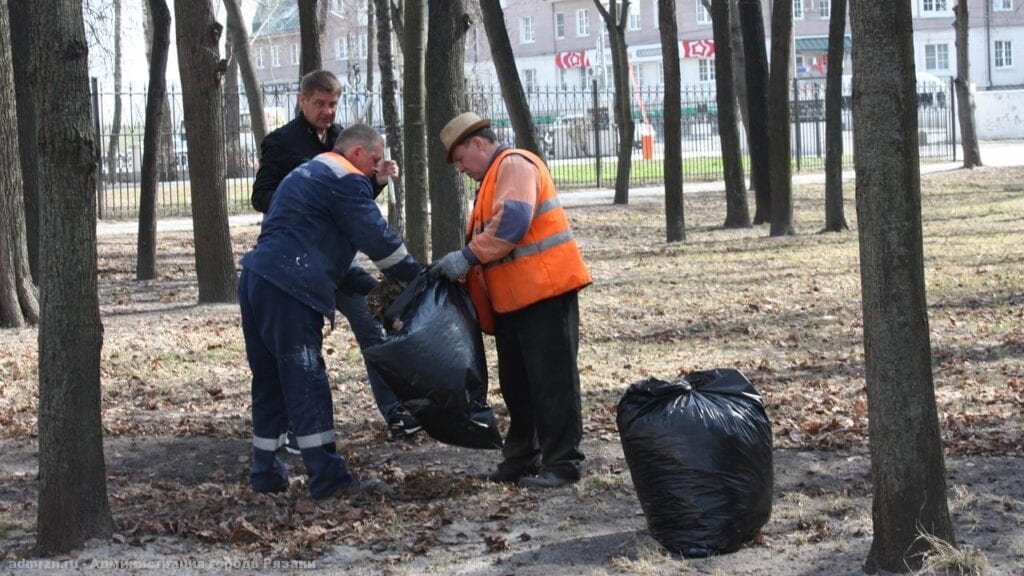 В Рязани продолжается ежедневная уборка городских территорий