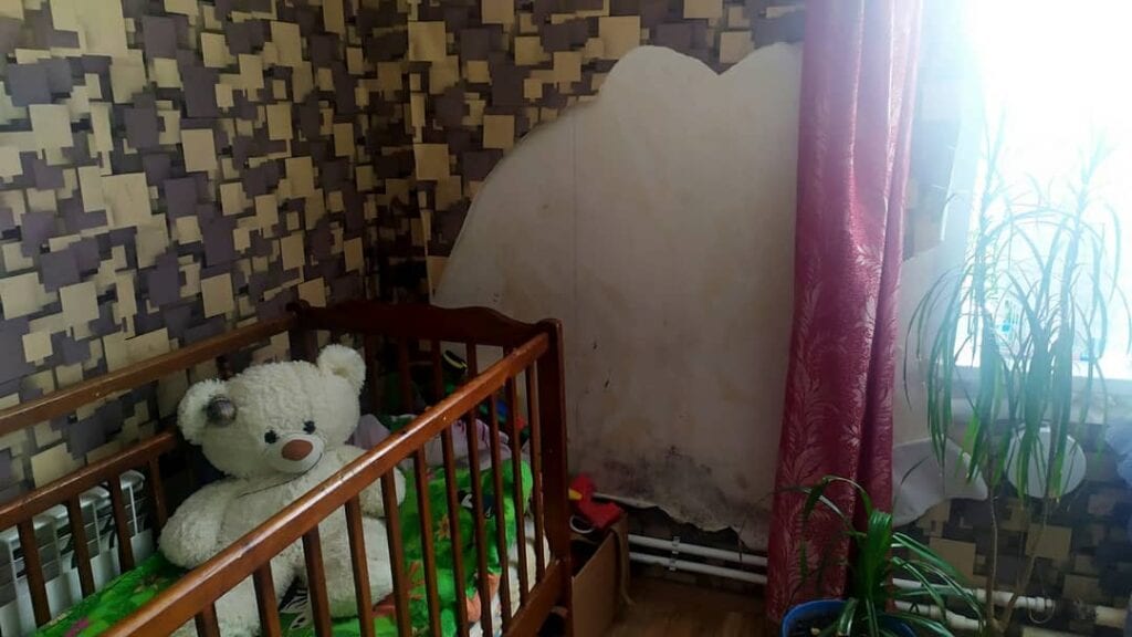 Жители Скопинского района показали депутату Госдумы, как живут в квартирах с плесенью