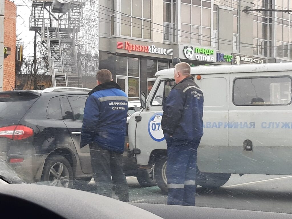 Из-за ДТП с участием автомобиля аварийных служб и иномарки в Рязани образовалась пробка