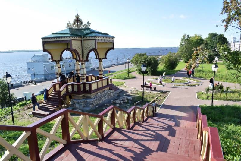 В Петровском сквере Архангельска установят 11 новых скамеек