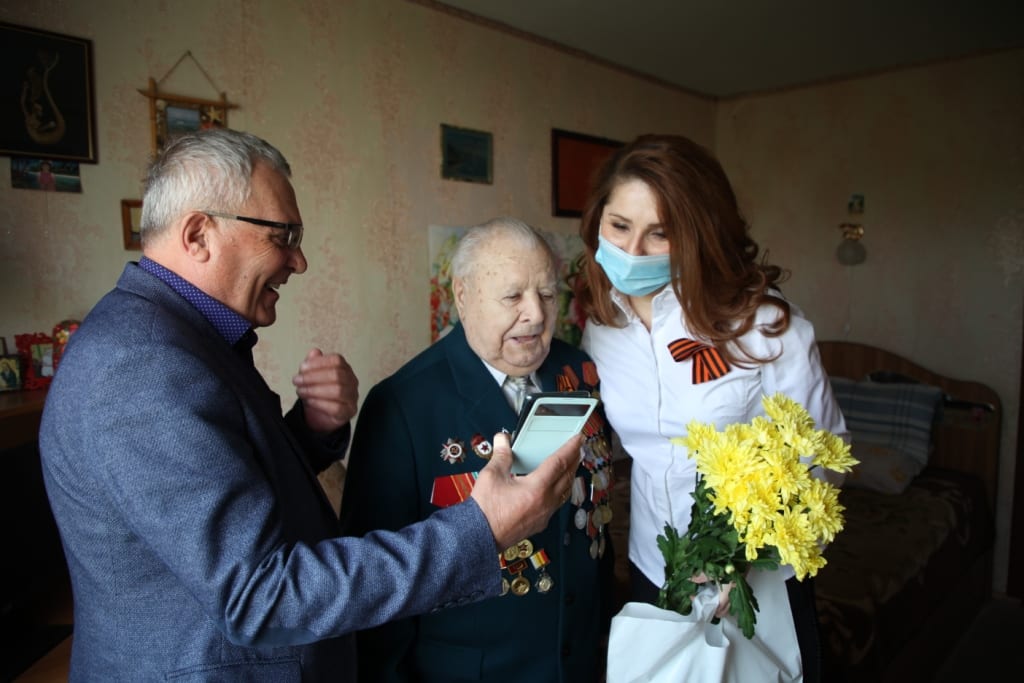 Юлия Рокотянская поздравила ветеранов с наступающим Днем Победы