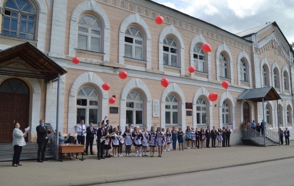 Фото «Последних звонков» в рязанских школах