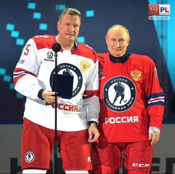 Владимир Путин наградил Олега Смирнова первым в истории ночной лиги орденом «За верность хоккею» имени А. Якушева