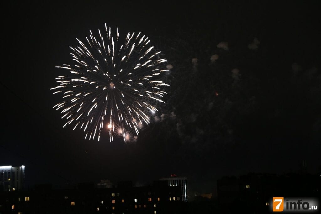 Празднование Дня Победы в Рязани завершил праздничный салют