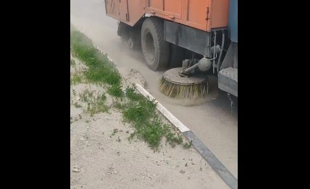 Администрация Рязани объяснила уборку города с пылью