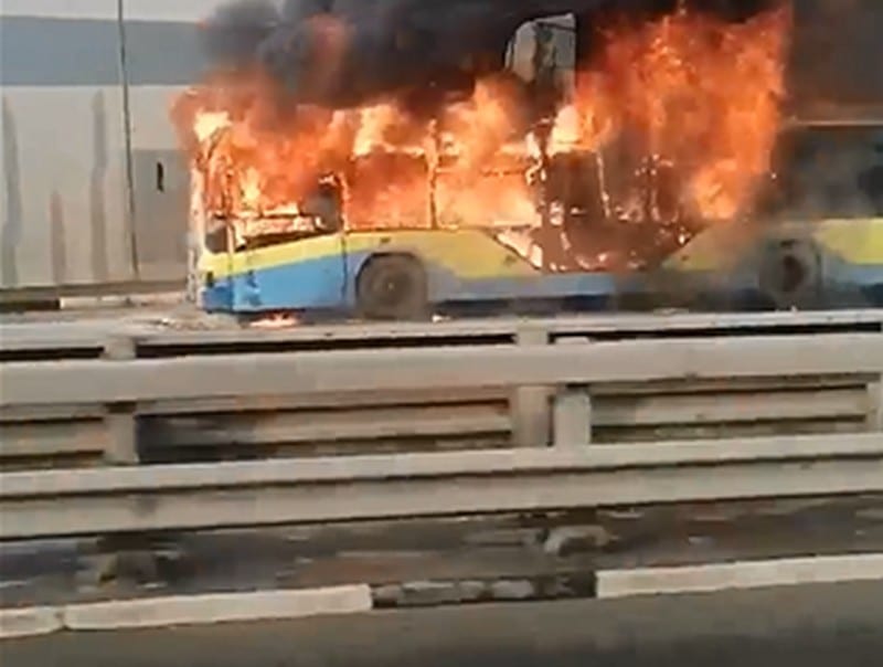 Опубликовано видео горящего в Рязани троллейбуса