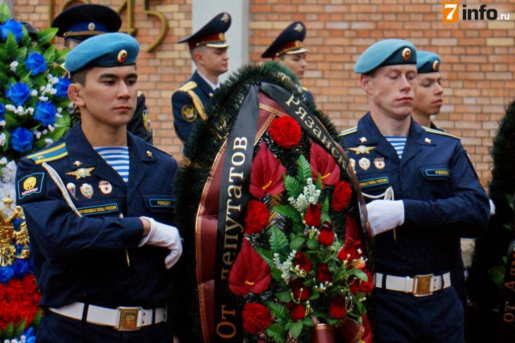В День Победы рязанцы возложили цветы на Скорбященском мемориале