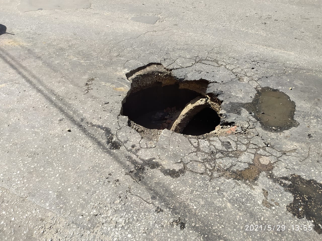 Пять автомобилей попали в яму на Касимовском шоссе Рязани