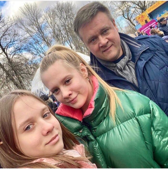 Николай Любимов с дочерьми
