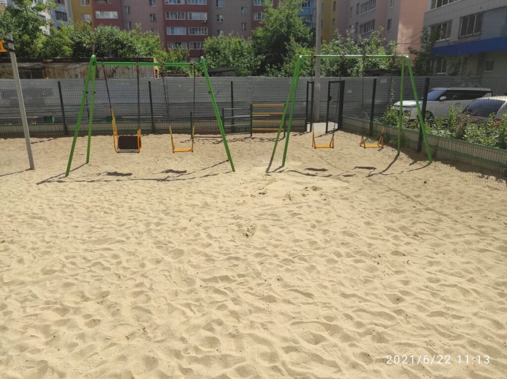 После обращение в администрацию на детской площадке в Рязани устранили дефекты
