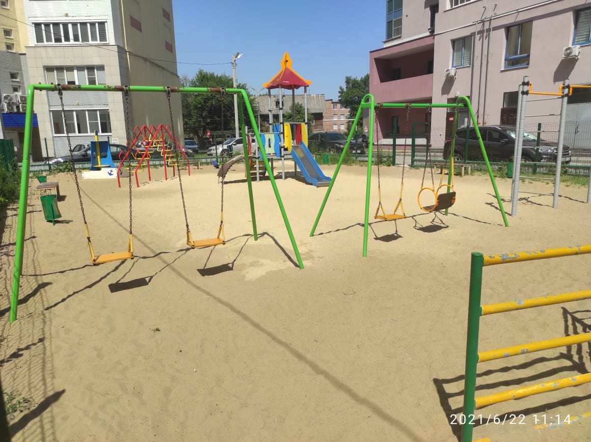 После обращение в администрацию на детской площадке в Рязани устранили дефекты