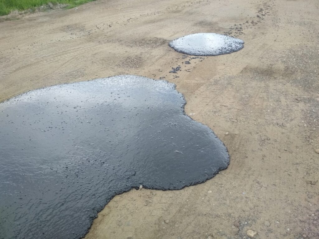 В Ярославской области отремонтировали дорогу шлепками асфальта