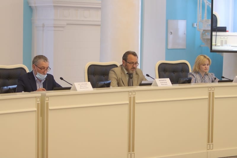 Исполнение бюджета региона за 2020 год обсудили на публичных слушаниях в областной Думе